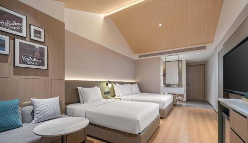 Standard Twin Room with Grassland View