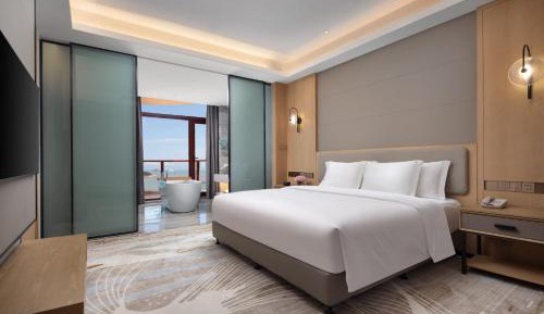 One-Bedroom Suite with Sea View