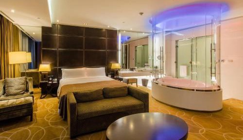 1 King Premium Lake View Lounge Access