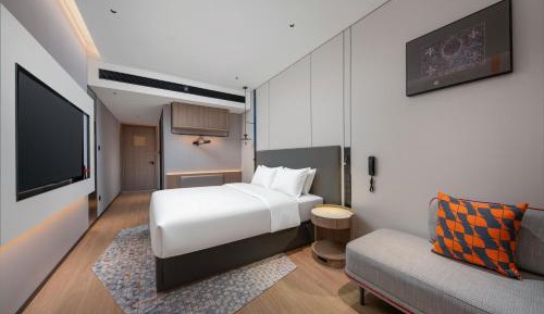 Standard King Room with Stocked Mini-bar