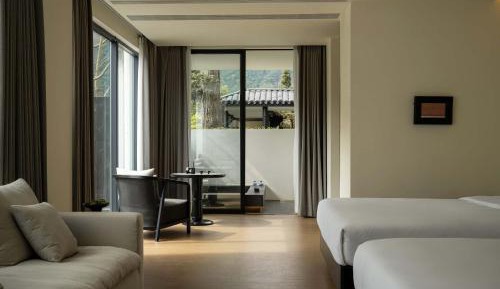 Twin Room with Mountain View