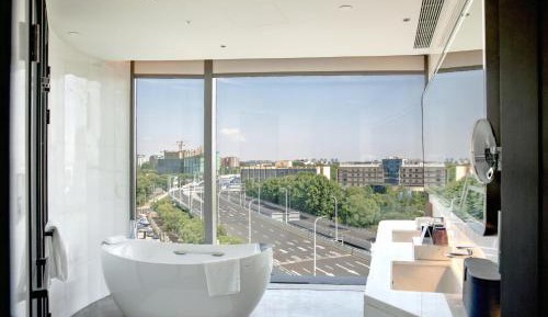 Deluxe King Suite