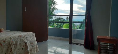 Family Room with Garden View
