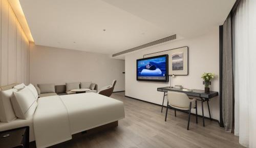 Premium Queen room with City View