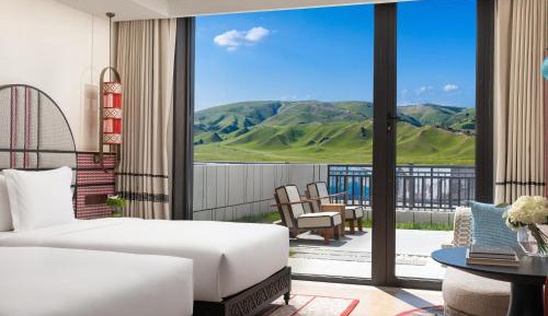 Standard Double Room with Two Double Beds and Mountain View