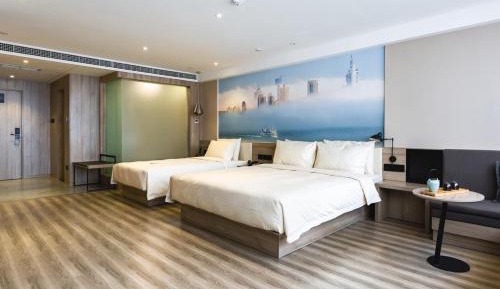 Deluxe Family Suite