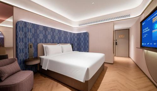 Business Queen Room