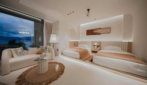 Deluxe Suite with Sea View