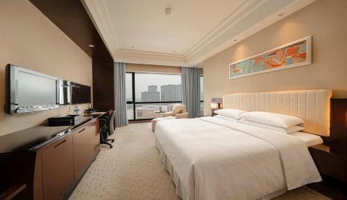 Traditional King Rooms, Guest room, 1 King, City view