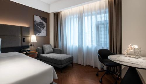 Deluxe Double Room (2 Adults + 1 Child)