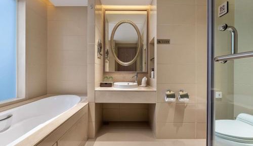 Superior Room with One King Bed
