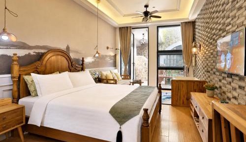 Deluxe Double Room with Balcony