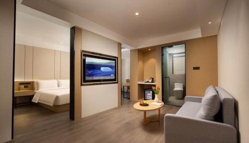 Deluxe Queen Room