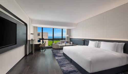 Premium King Room with Lake View