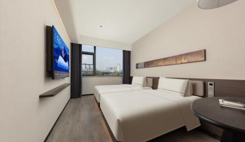 Superior Twin Room with Lake View