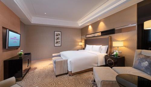 One-Bedroom Suite Lounge Access