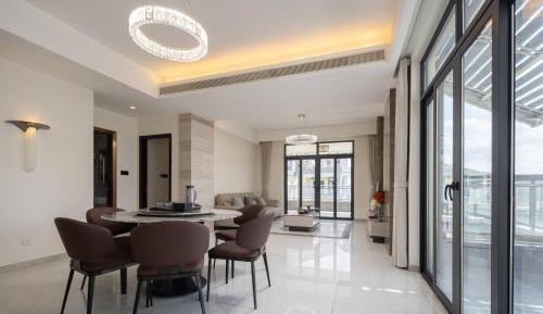 Three-Bedroom Deluxe Apartment