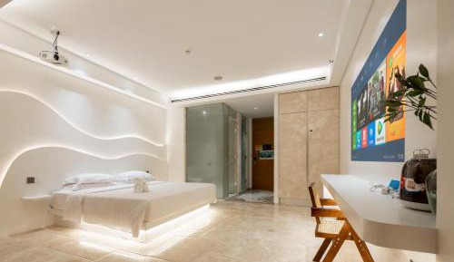 Double Room with Balcony and Sea View