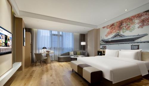 Deluxe Double Room with City View 