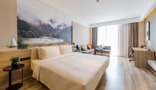 Deluxe Double Room with City View 
