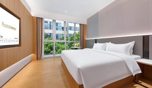 Deluxe Queen Room