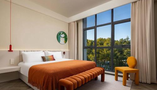 Deluxe Queen Room