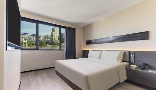 Deep Sleep Executive Queen Room with River View