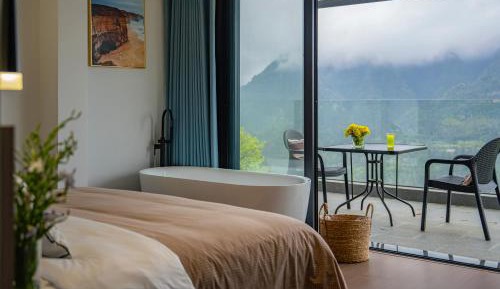 Deluxe Double Room with Bath