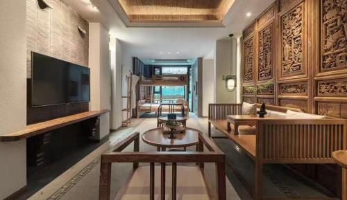 Deluxe Family Room