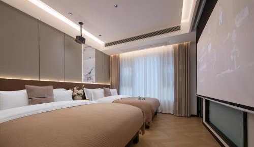 Triple Room with City View