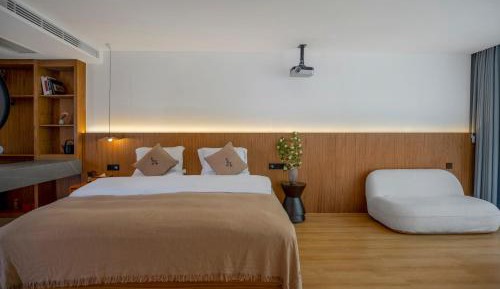 King Room with Mountain View