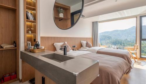 Twin Room with Mountain View
