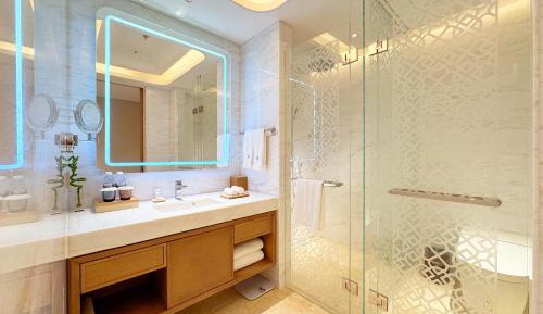 Superior King Room-VIP Building 