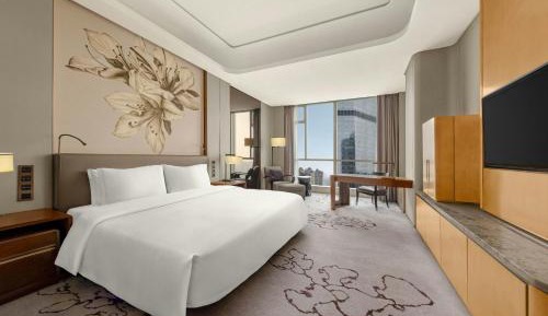 Deluxe King Room with City View