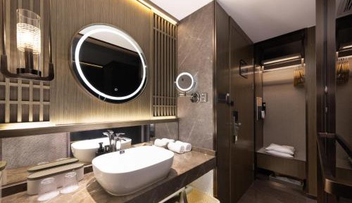 Deluxe Double Room with Side Sea View