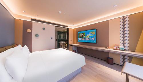 Moonlight Deluxe King Room