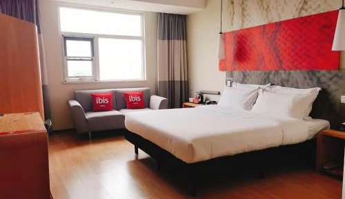 Business Queen Room