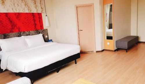 Deluxe Queen Room