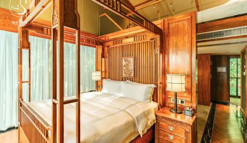 Suite with Garden View