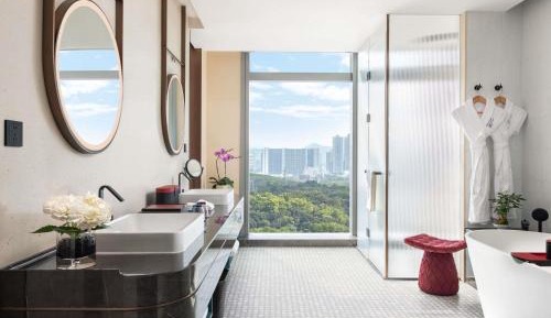 Deluxe Suite, M Lounge Access, 1 King Size Bed, City View