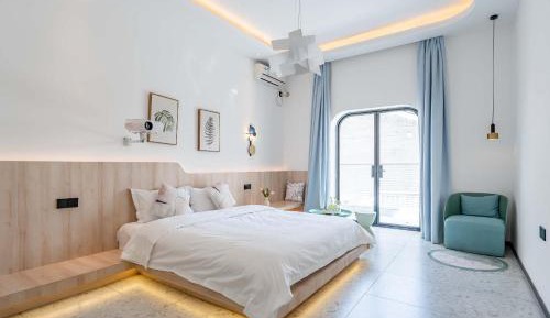 Standard Queen Room