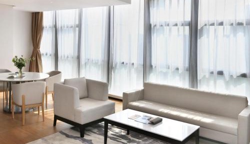 Deluxe King Suite