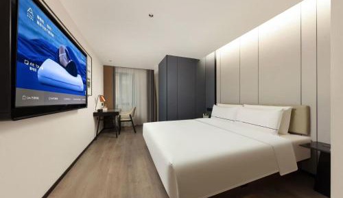 Elegant Queen Room