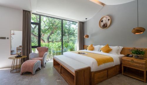 Family Room with Mountain View