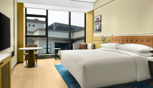 Comfort King Room with City View