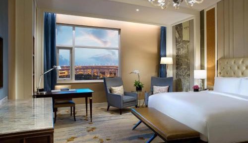 Junior King Suite