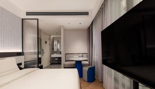 Comfort Queen Room