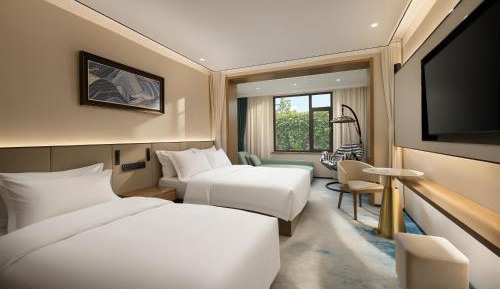 Family Room with One Queen Bed and One Single Bed - Non-Smoking