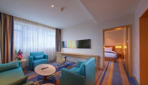 One-Bedroom Suite with Mini-Fridge - High Floor