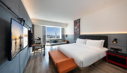 Deluxe King Room